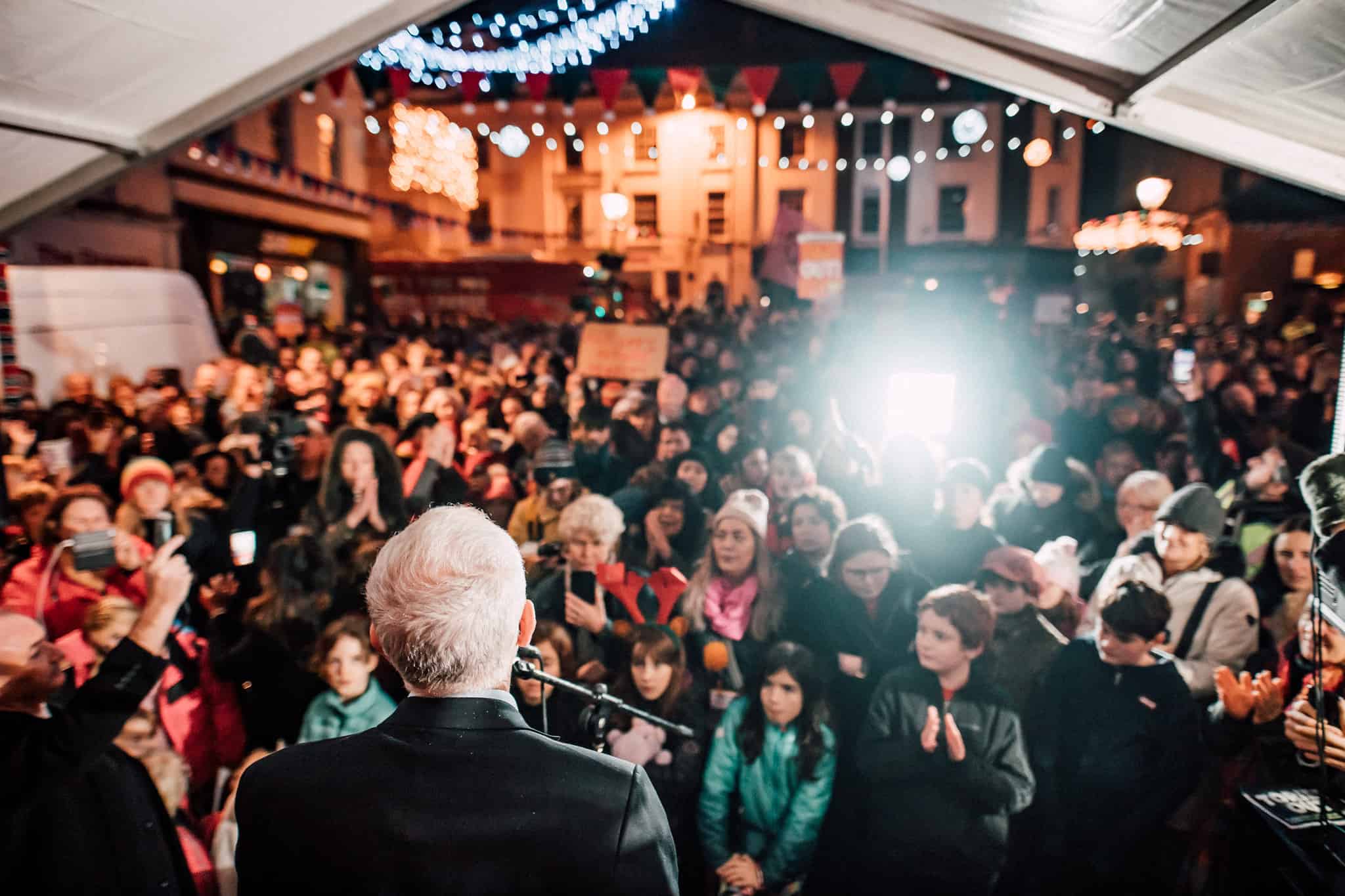 Hundreds join artists, from Brian Eno to Nigel Kennedy in powerful tribute to Jeremy Corbyn