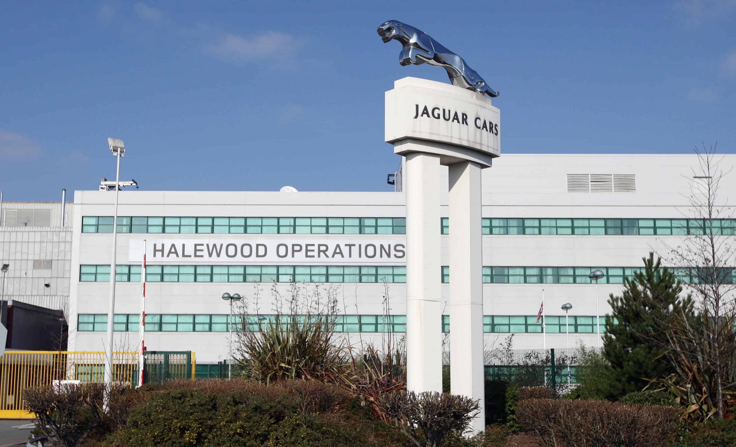 JLR ‘cutting hundreds of jobs’ at UK car plant