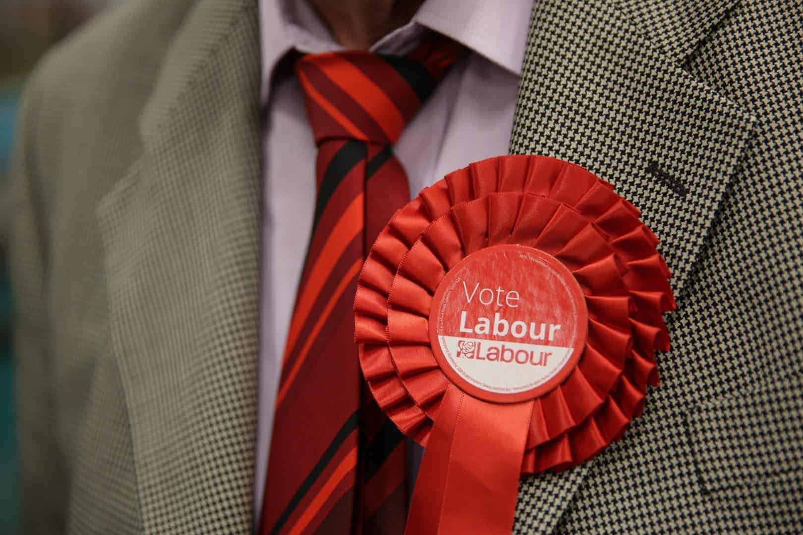 Labour membership surges by more than 100,000 as deadline looms