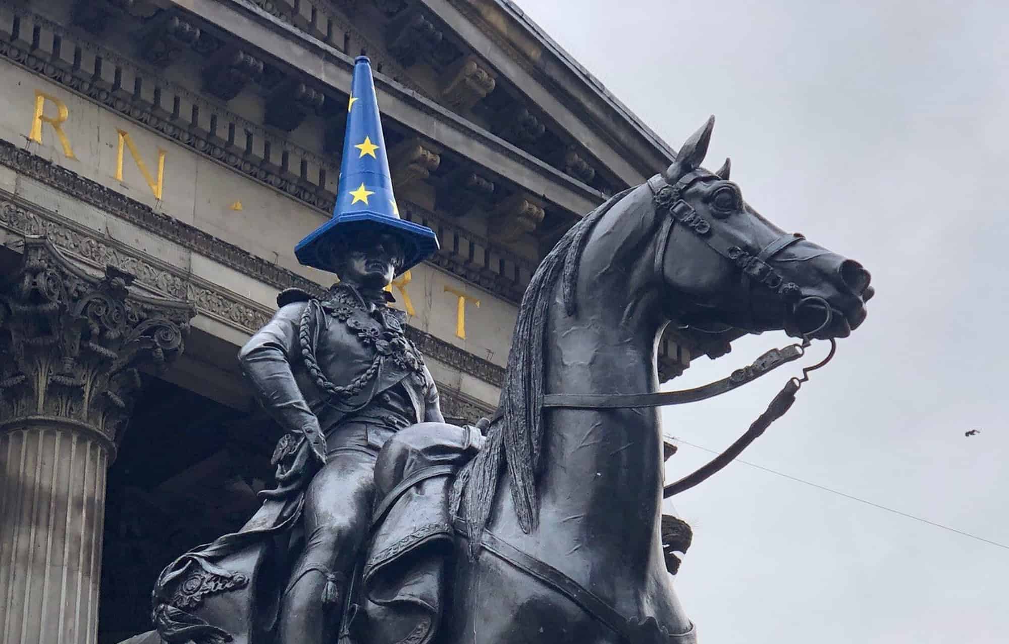 Glasgow’s Duke of Wellington statue sports EU flag cone on Brexit day