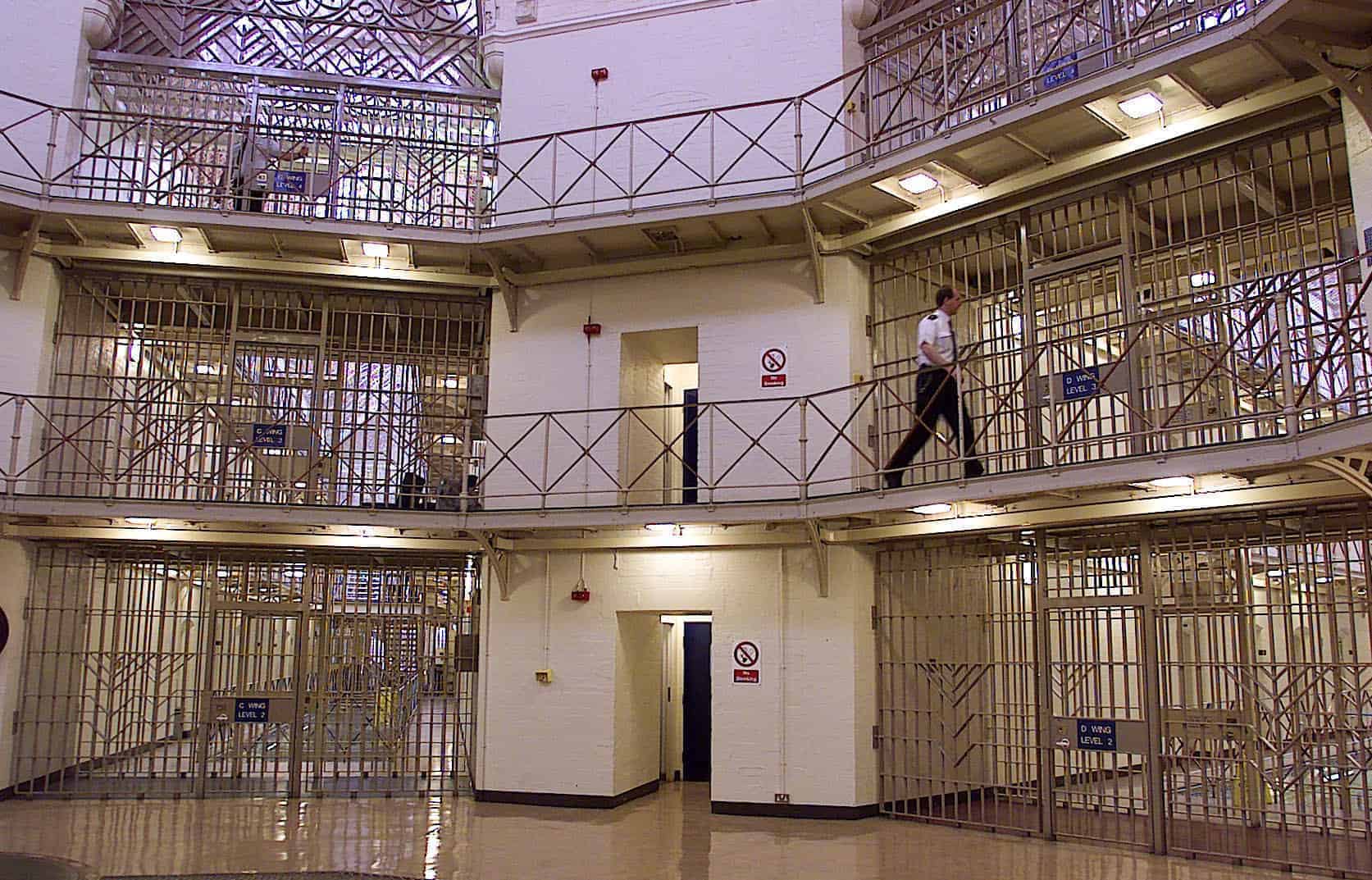 Government failing to address safety problems in prison – report