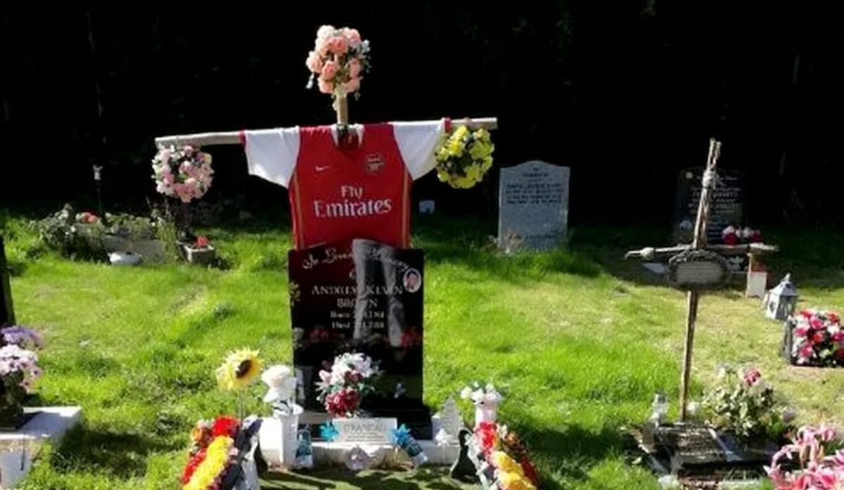Widow ordered to remove Arsenal football shirt from husband’s grave