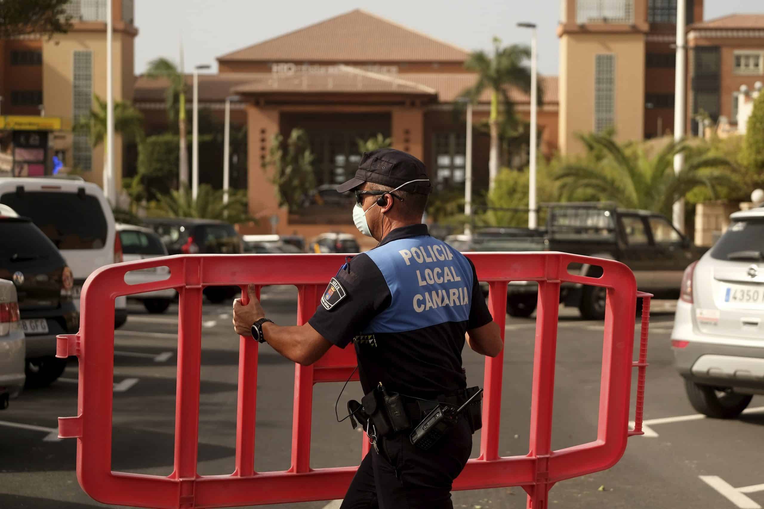 1,000 guests at hotel quarantined as coronavirus hits Tenerife