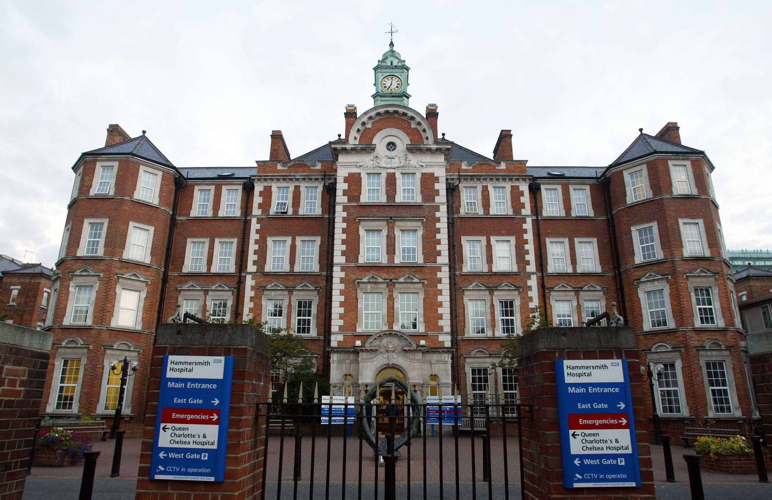 Больницы лондона. Хаммерсмит больница Лондон. Хаммерсмит больница Лондон 1946. Колледж Илинг в Лондоне. Больница Хеллингли Великобритания.