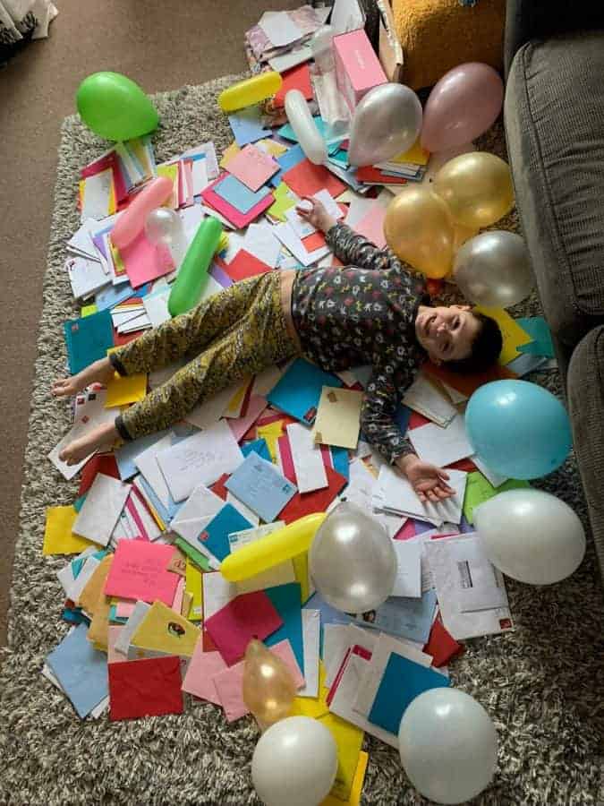 Watch – Deaf & autistic boy who has ‘no friends’ got over 700 bday cards from strangers