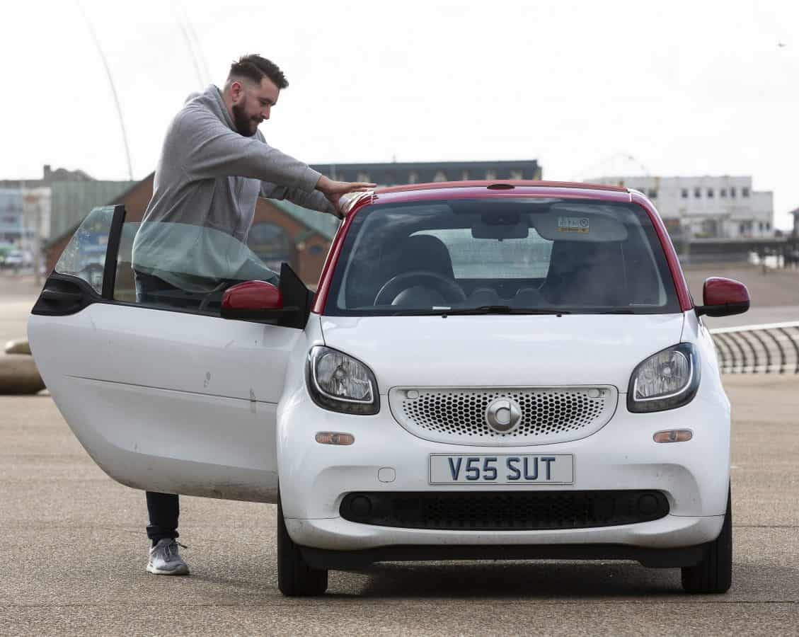 7ft 1in man struggles to fit in aeroplane seats – but drives a smart car