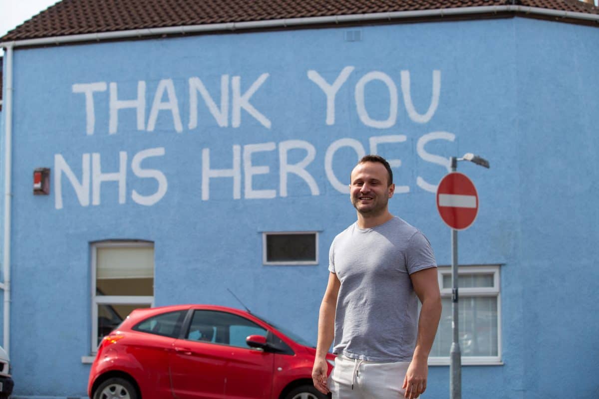 Man paints tribute to brave NHS workers on his own house