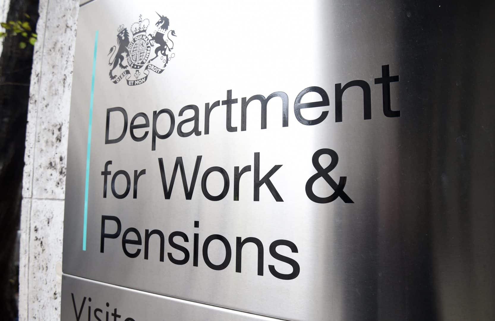 Covid-19: Almost 950,000 people apply for Universal Credit in two weeks