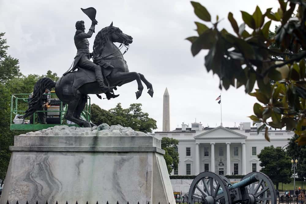 Protesters bid to pull down statue of ex-US president near White House