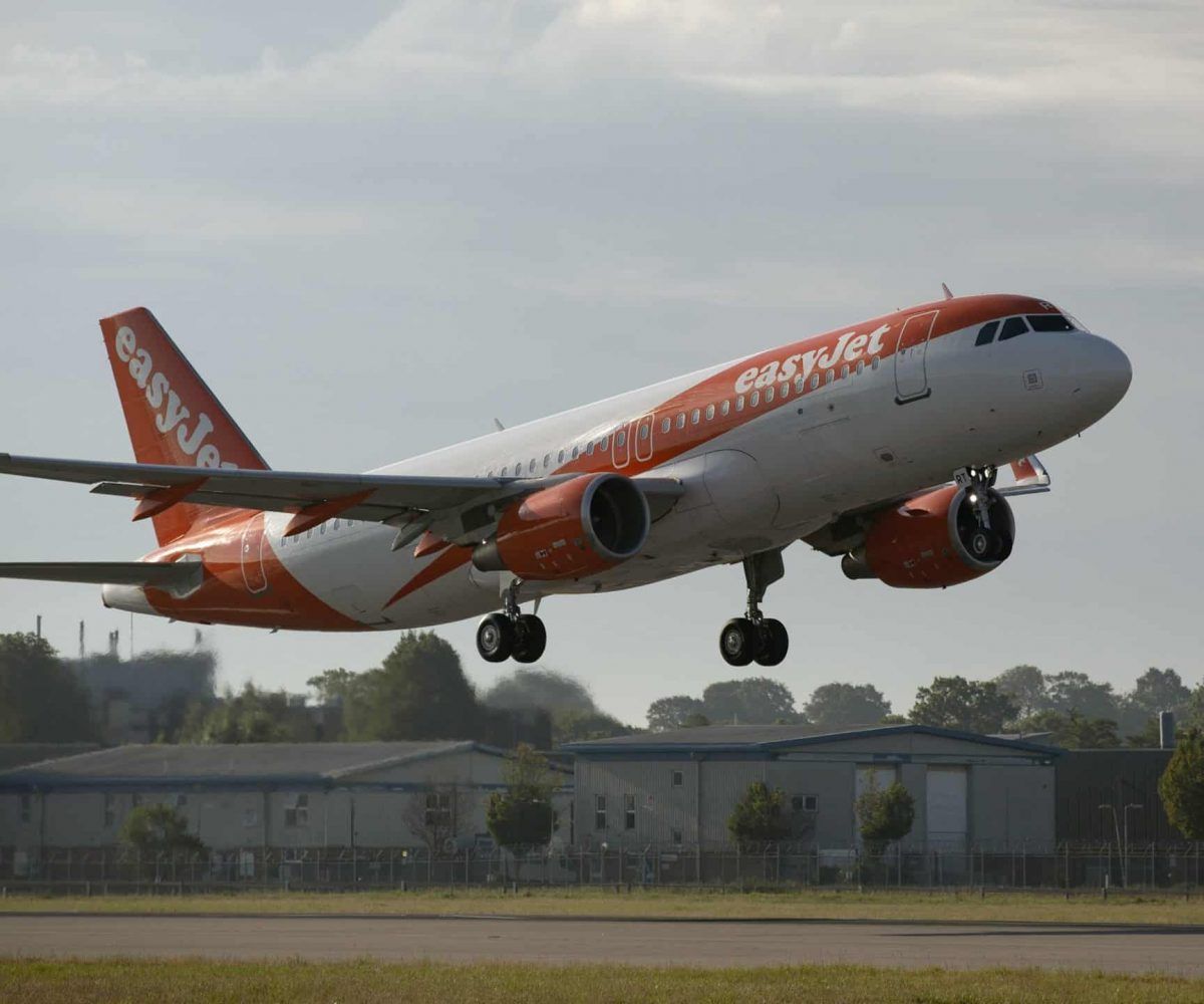 'Yes Sir, I Can Boogie' Scottish fans rock EasyJet flight to London