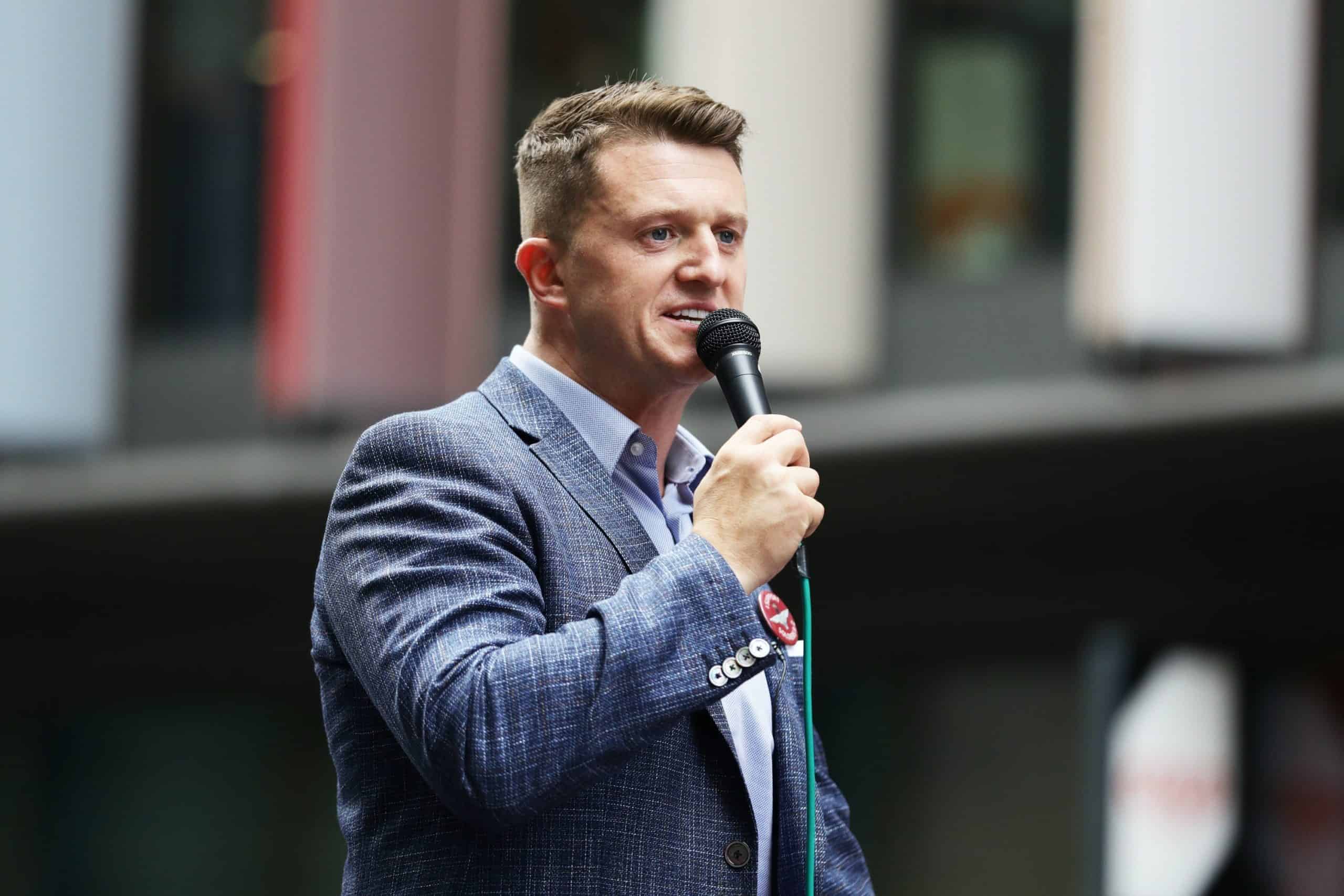 Tommy Robinson reportedly flees UK