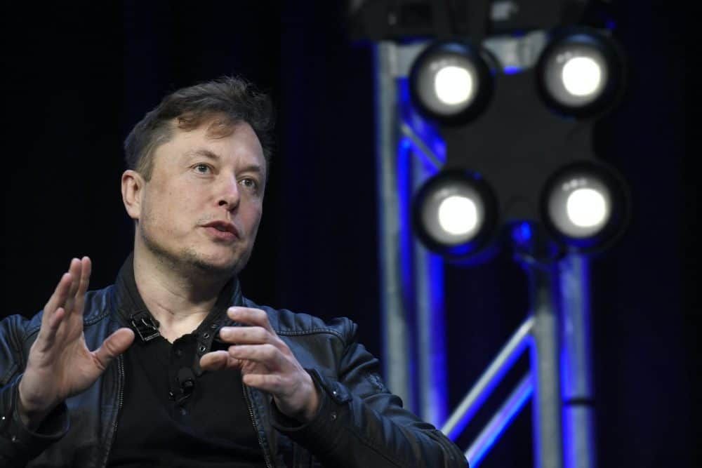 Elon Musk unveils brain-reading chip in pigs