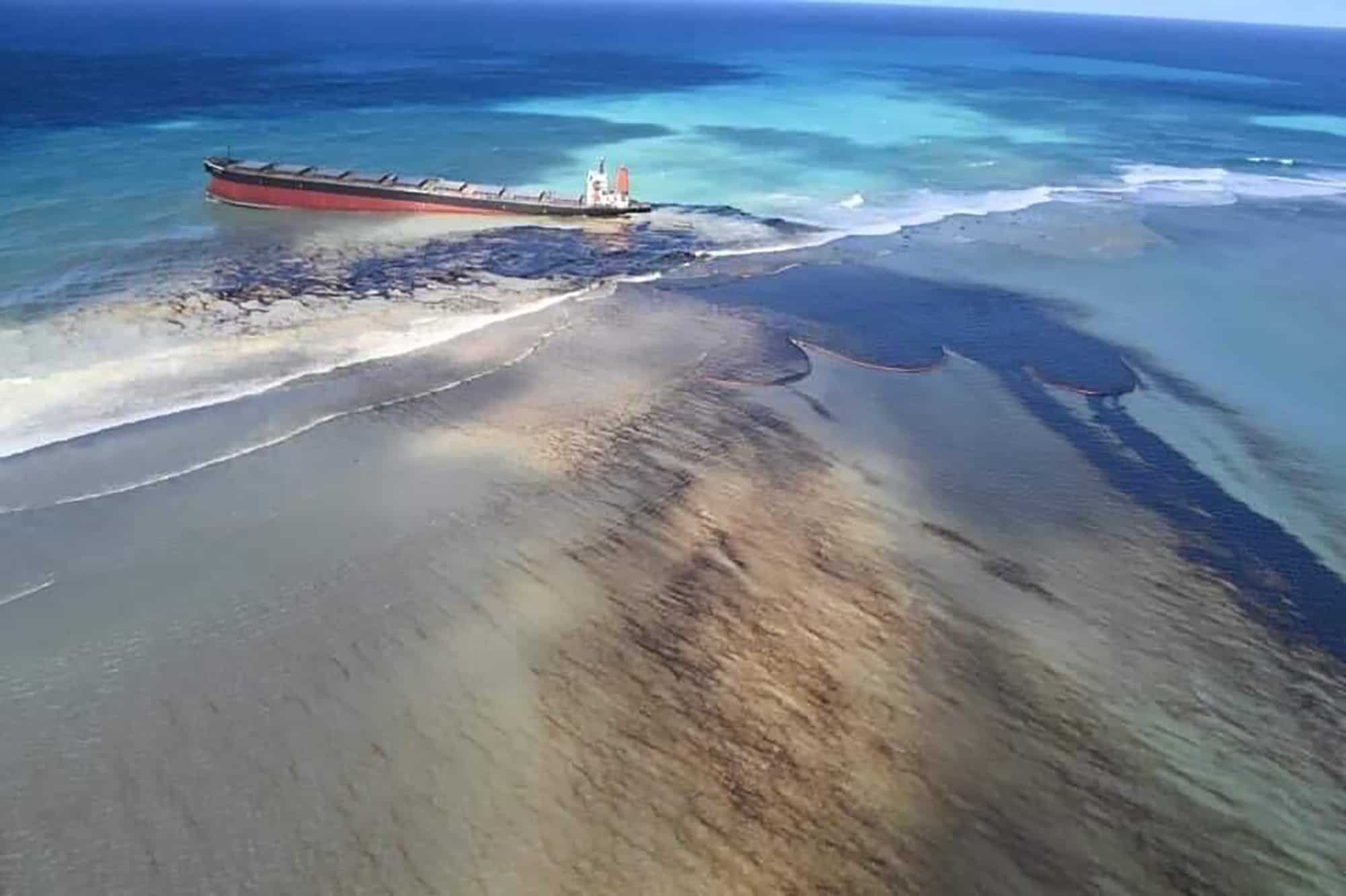 Mauritius scrambles to counter oil spill from grounded ship
