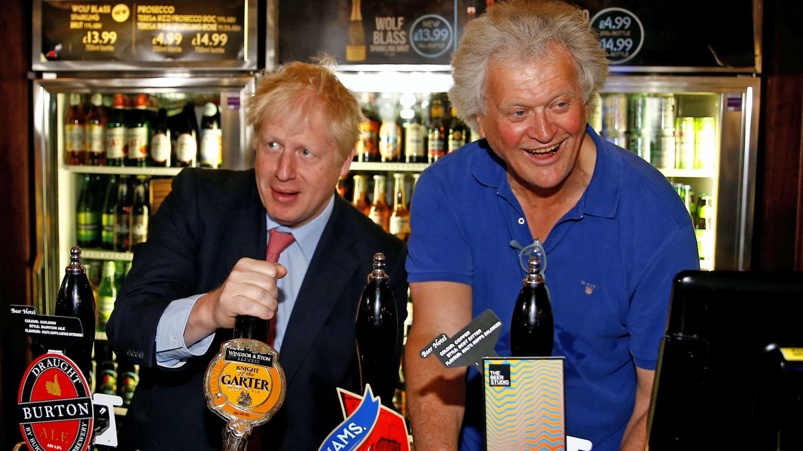 Wetherspoon warns of annual loss after sales plunge