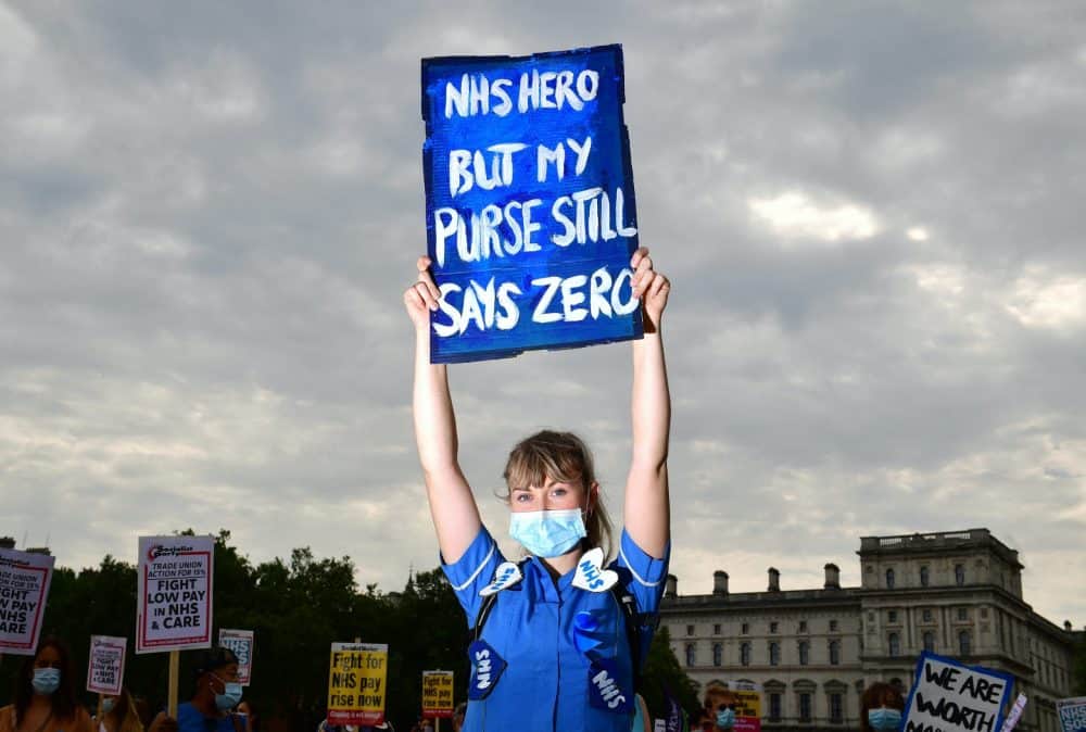 In Pictures: NHS staff march to demand pay rise
