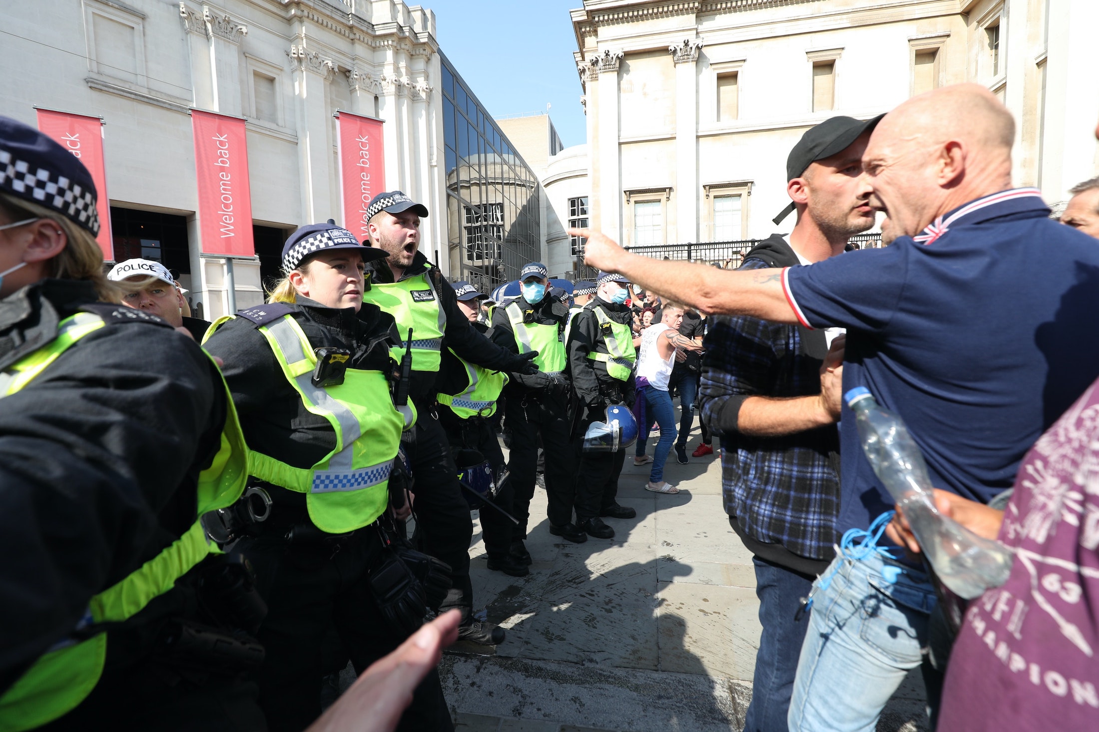 Video – Covidiots? Police & protesters clash at anti-vax demonstration