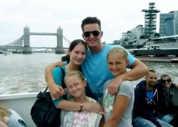 Joanne Chesney, Pete, Lucy and Jodie on a Thames River Cruise in August 2009. Credit;SWNS