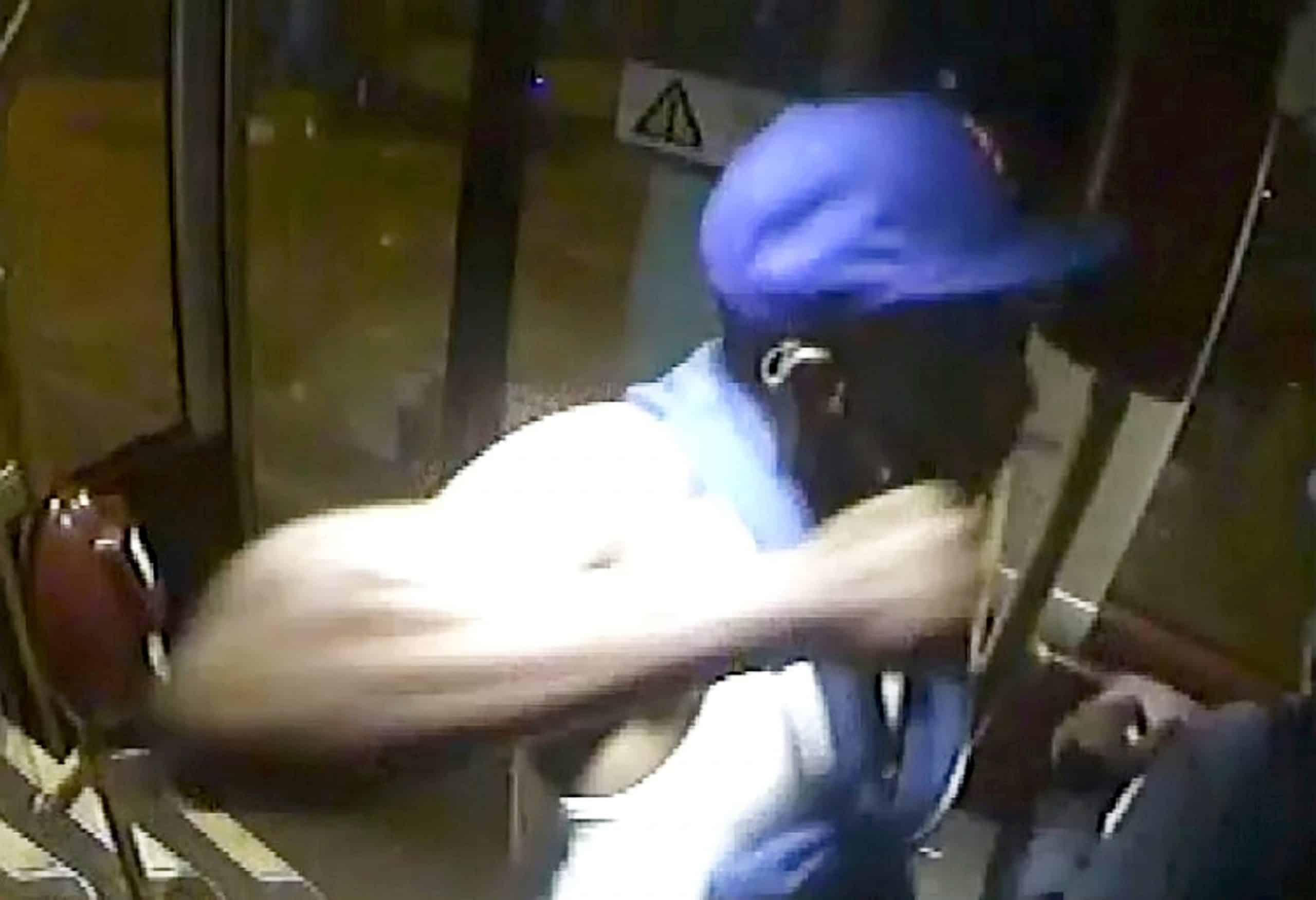 Watch – NHS track & trace worker beaten unconscious after moving away from unmasked man on bus