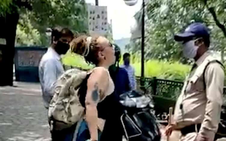 Video – ‘Nobody has corona! I don’t give a f*ck!’ Tourist shouts at Indian officer