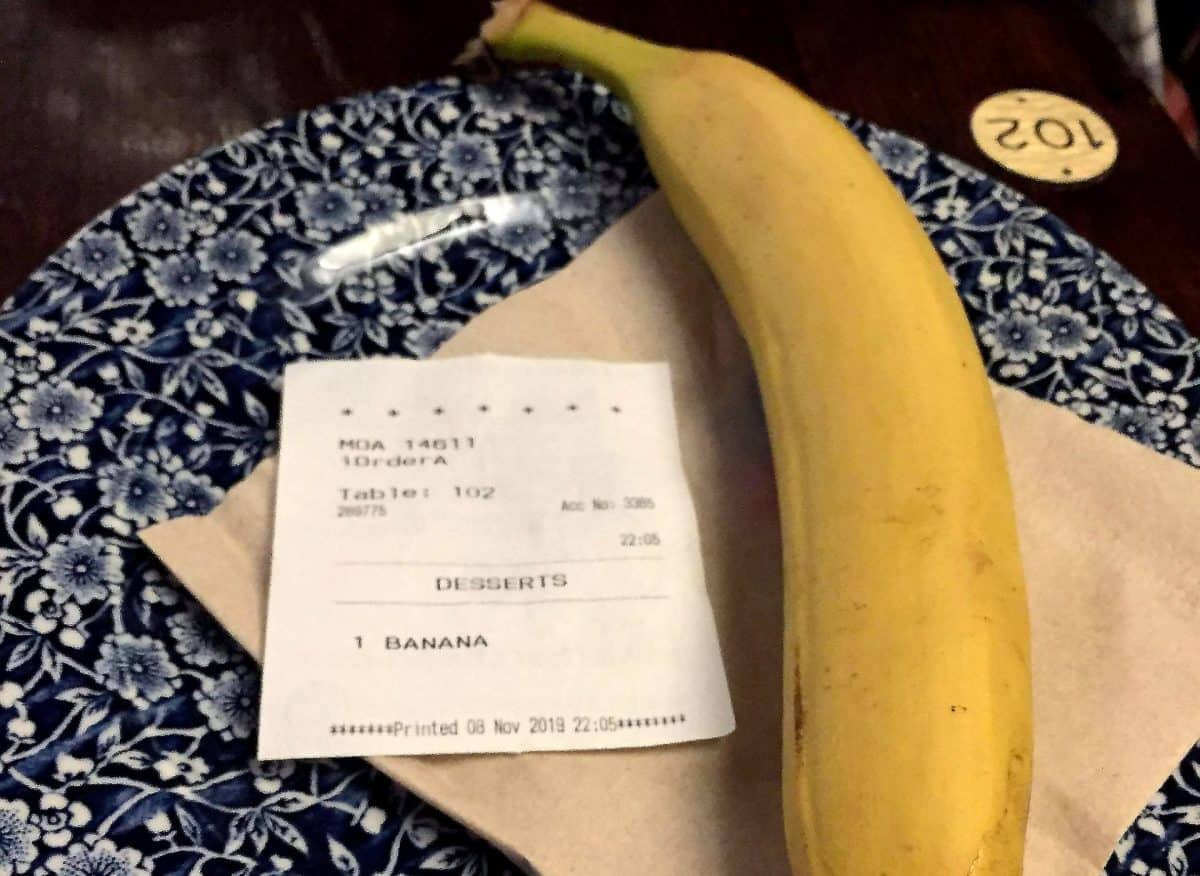 The banana sent to the table of Mark D'arcy-Smith when he was sat in a Wetherspoons. Credit: SWNS