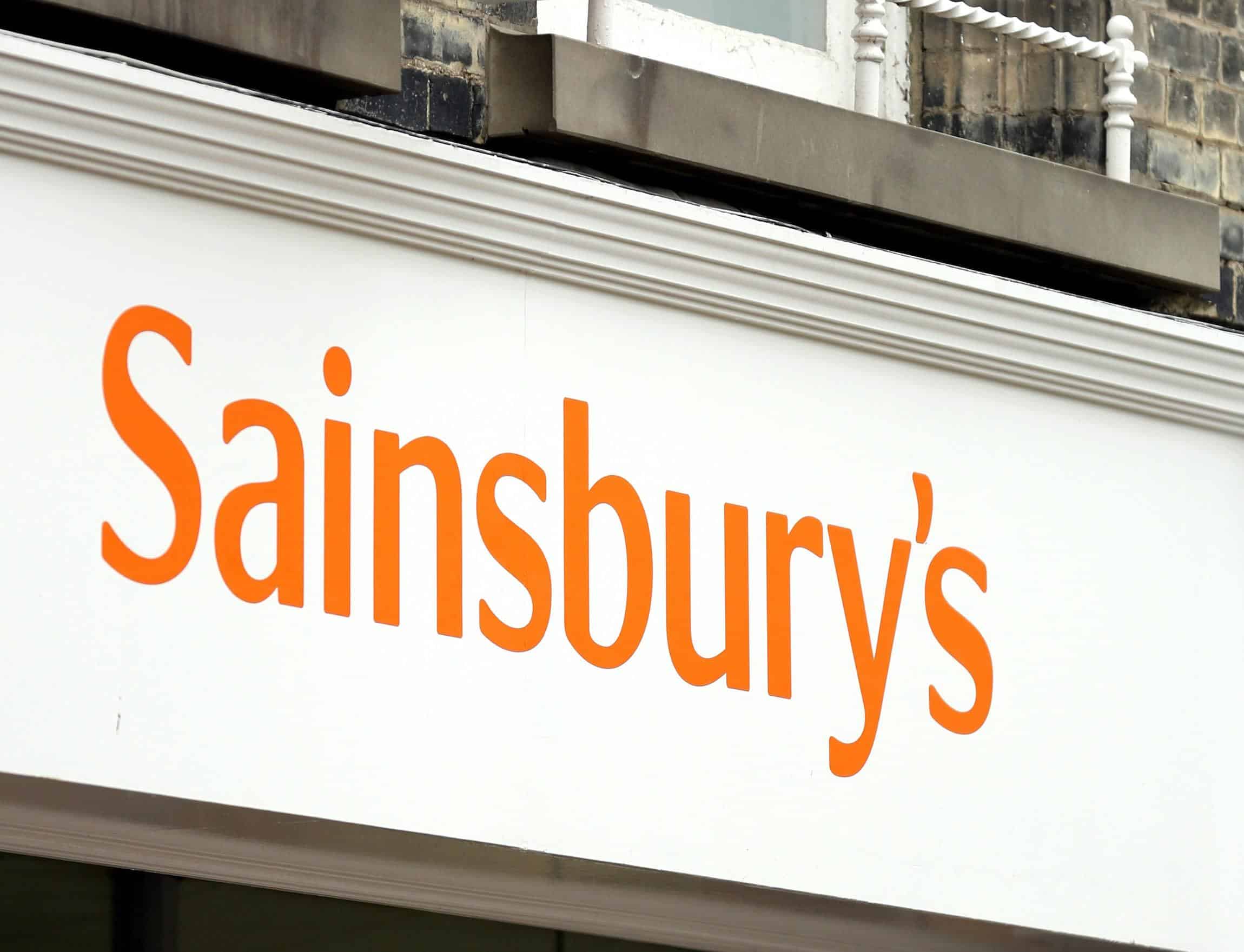 Reactions as calls to boycott Sainsbury’s over black people in advert…when Aldi features family of carrots
