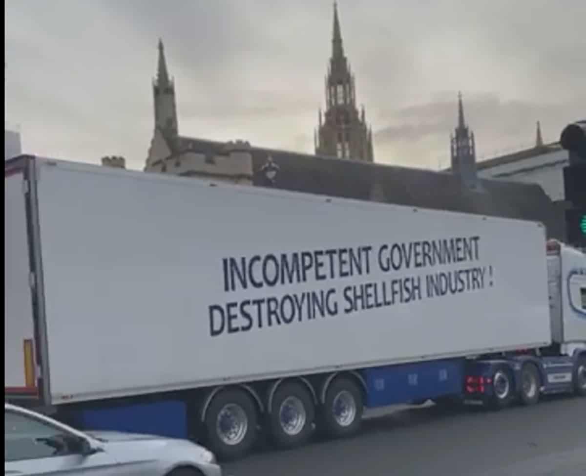 Watch – Scottish fisheries lorries emblazoned with “Brexit carnage” descend on Westminster