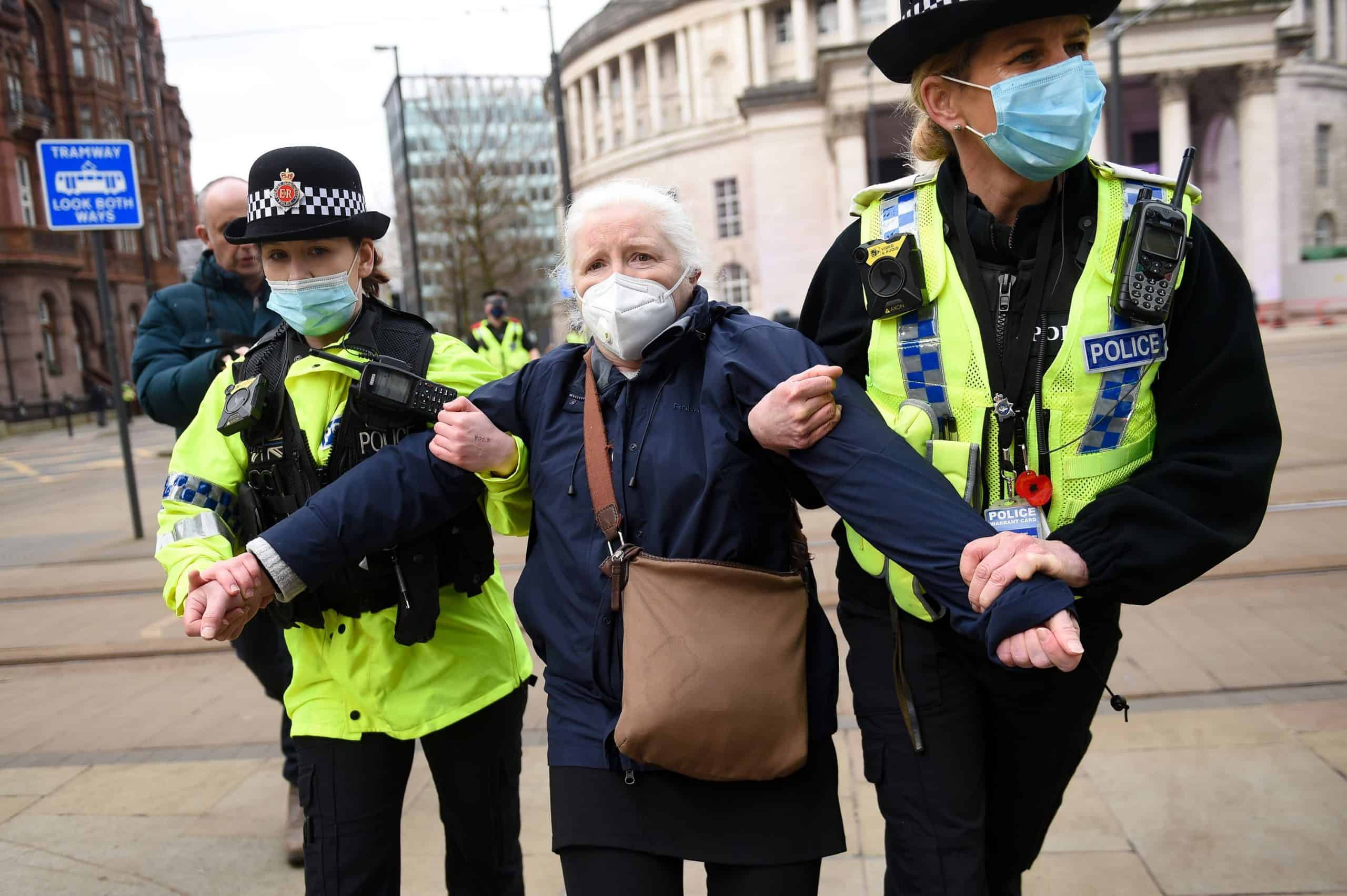 61 year old woman fined £10,000 for organising protest against 1% pay rise for nurses