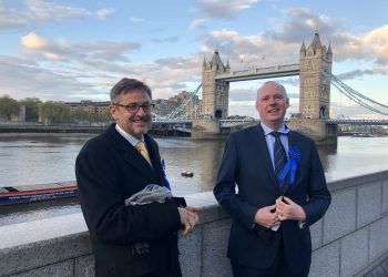 Left to right: Rejoin EU's Chair Andrew Smith and London Mayor candidate Richard Hewison