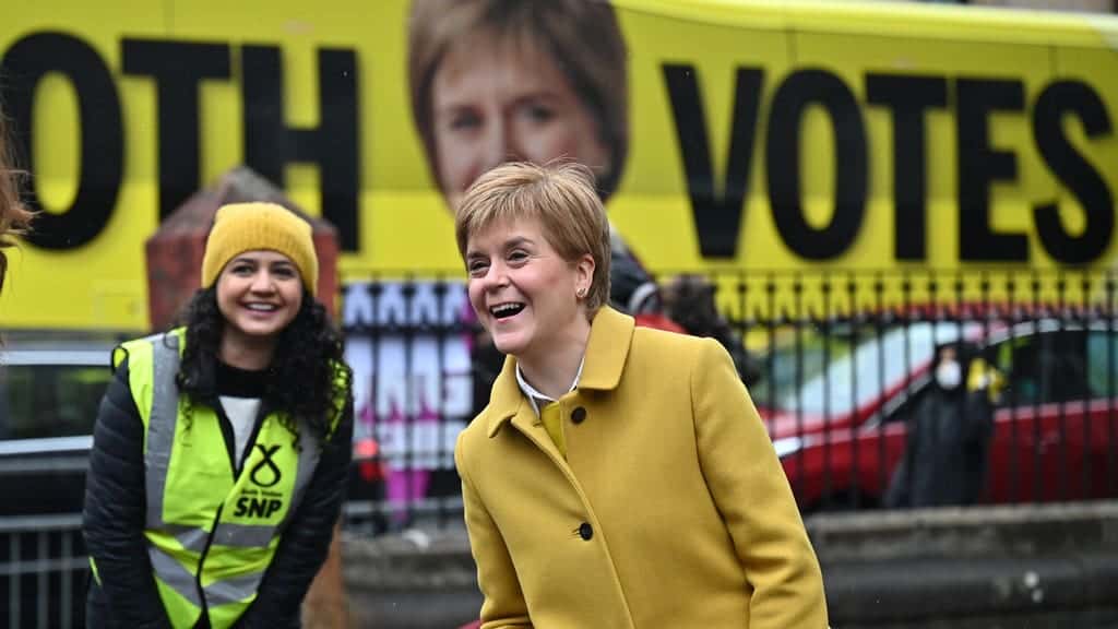 Sturgeon to strike pro-independence cooperation pact with Scottish Greens
