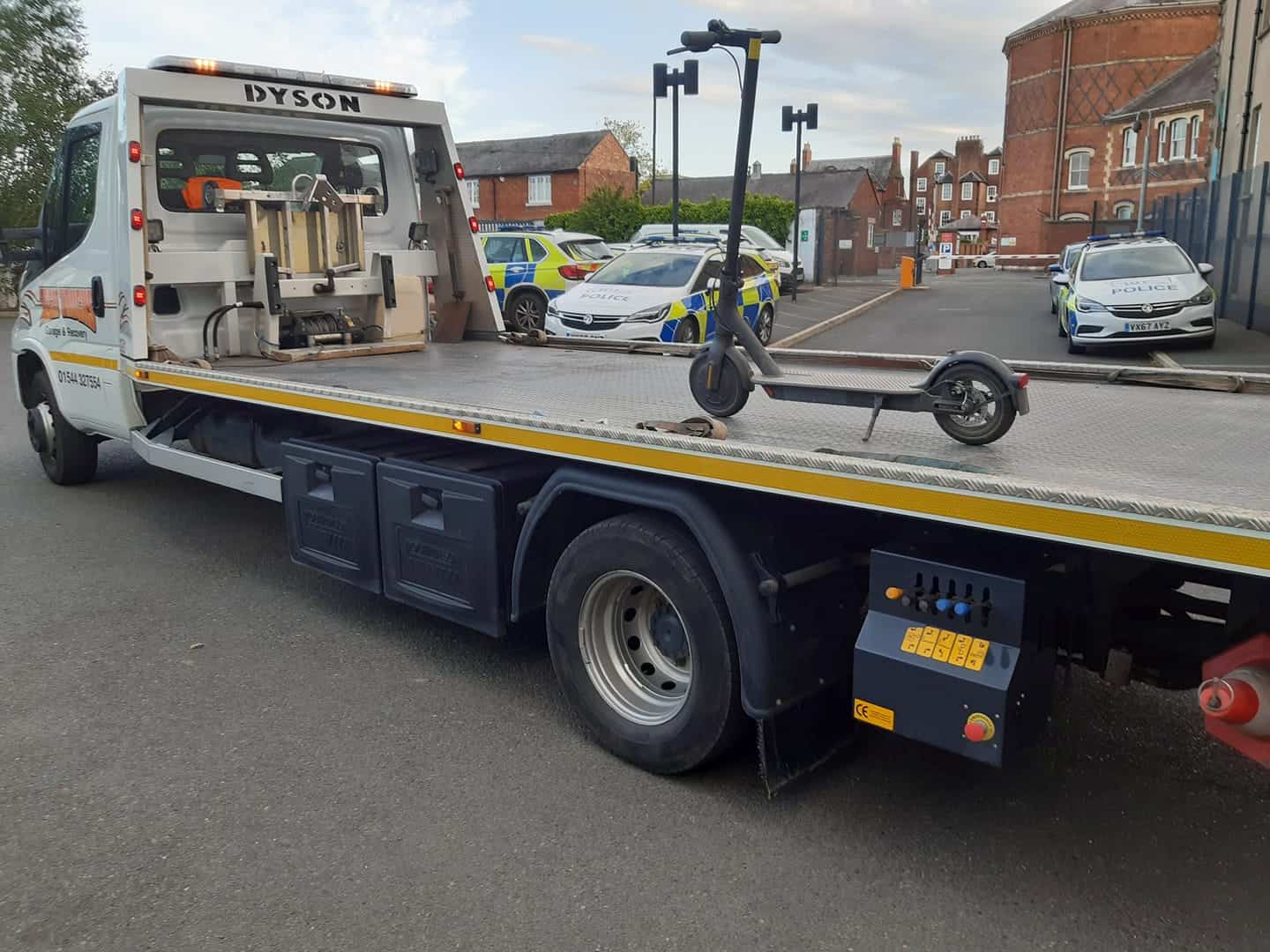 Police mocked on for using 7.5 tonne truck to tow away electric scooter
