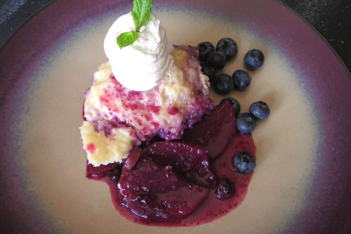 No-Bake Cake with Blueberries and Apples