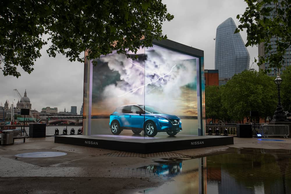Moment new car appears to leap out of screen on London’s Southbank