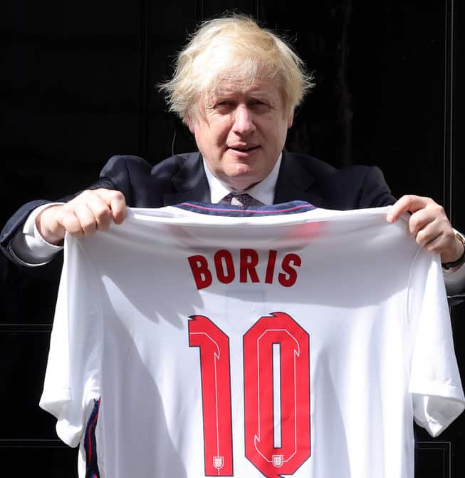 PM posed with an England shirt outside Number 10 and the nation reacted