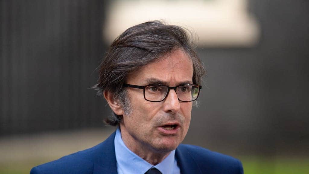 Peston references his late wife as he hits out at anti-maskers