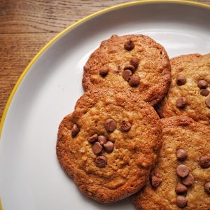 Salted peanut butter chocolate chip cookies recipe | Photo: Jonathan Hatchman