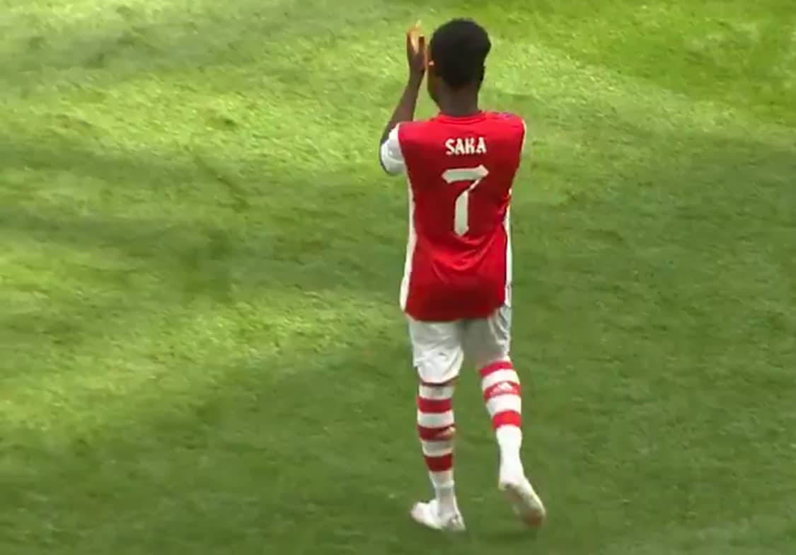 ‘We stand together’: Bukayo Saka clapped on to pitch by Tottenham fans