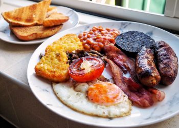 How to make the perfect full English breakfast recipe fry up | Photo: Jonathan Hatchman