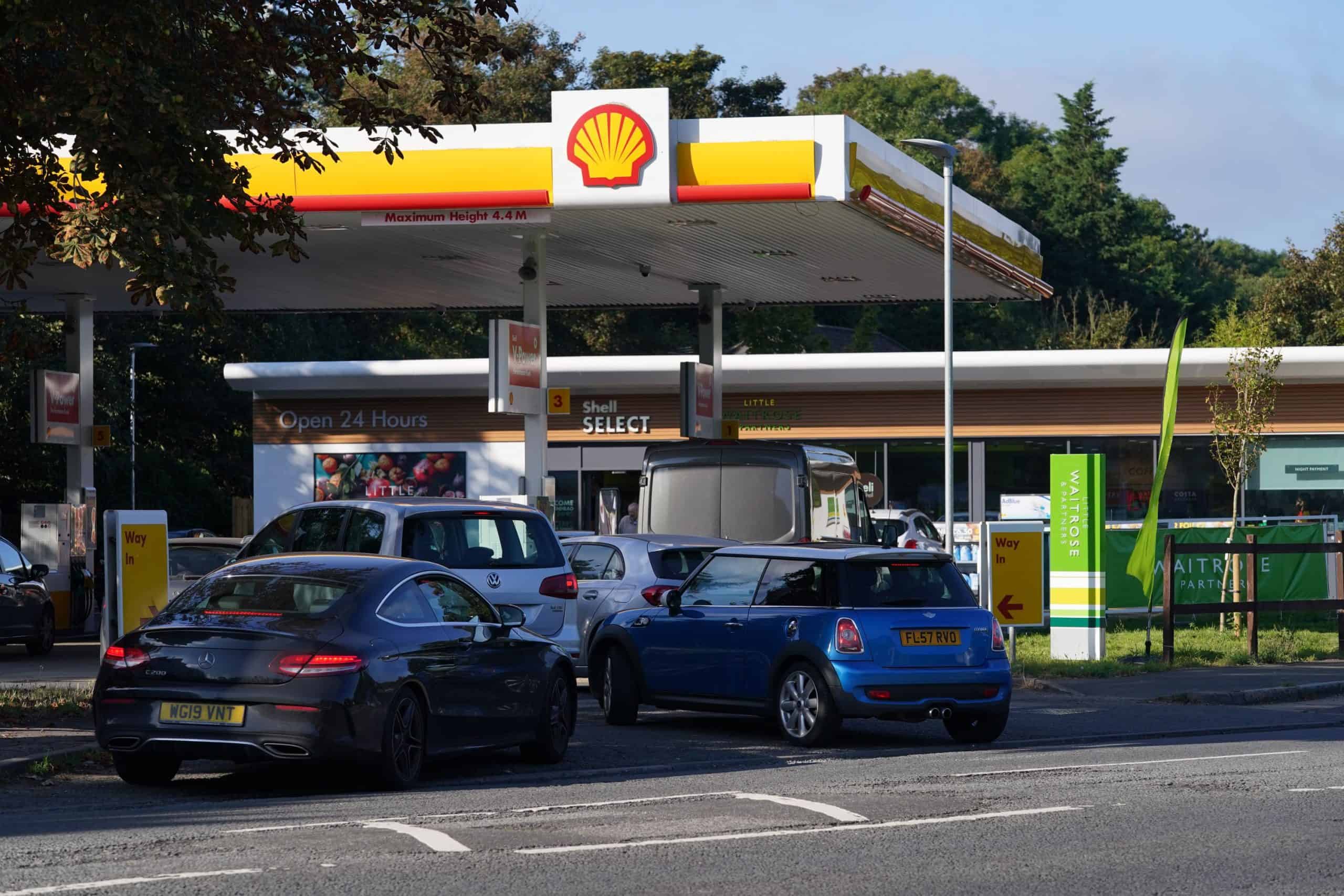 Shell to hand £6bn to shareholders as oil and gas prices soar
