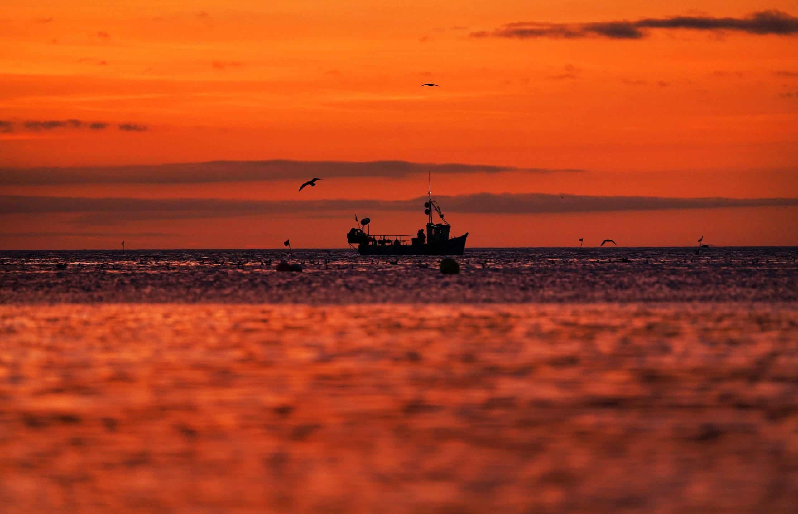 UK threatens to disrupt EU fishing amid France trawler tussle