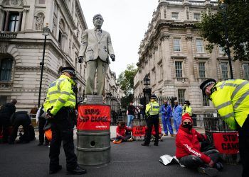 CAMBO GREENPEACE DOWNING ST