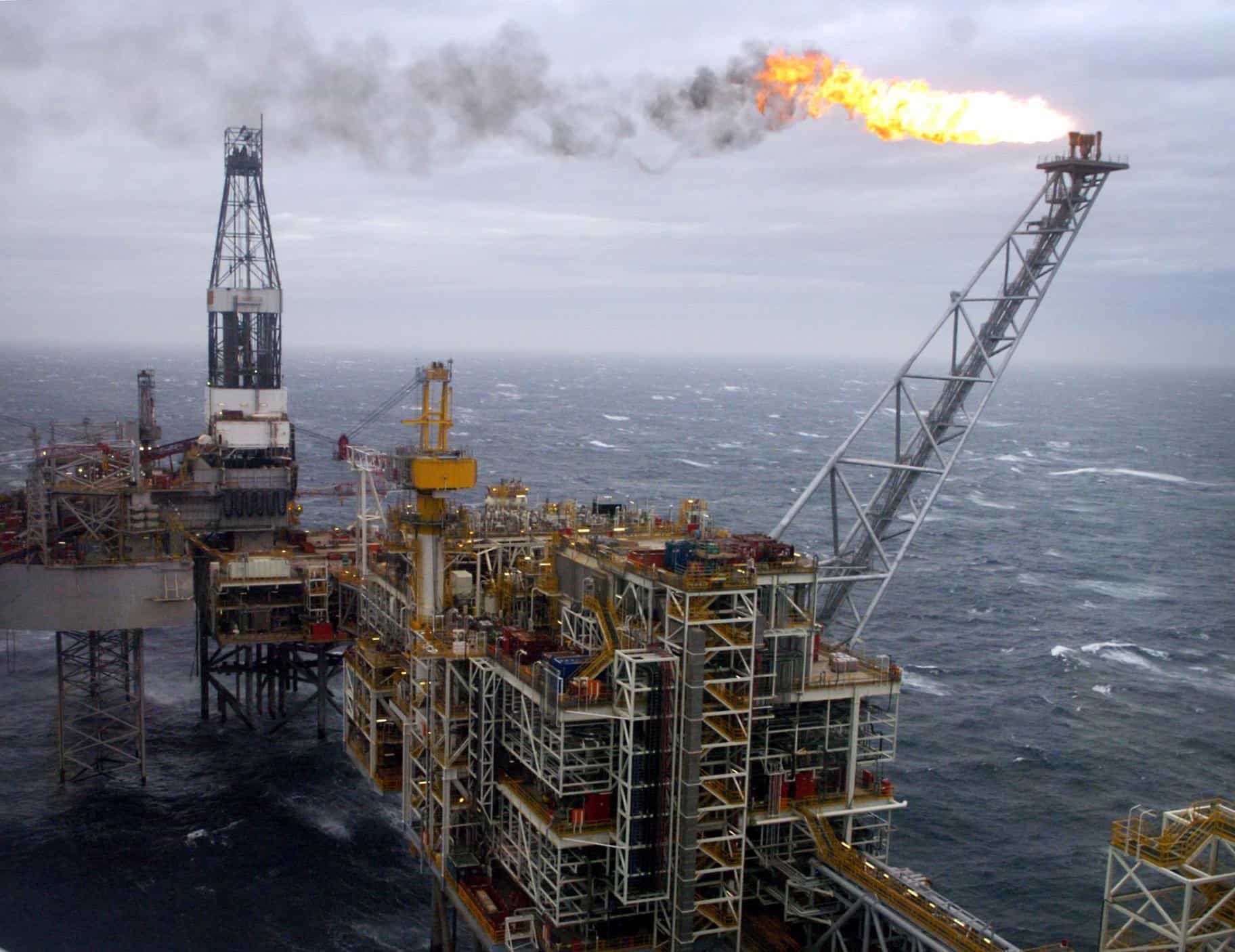 Oil giants making £5k profit a second as households struggle to make ends meet