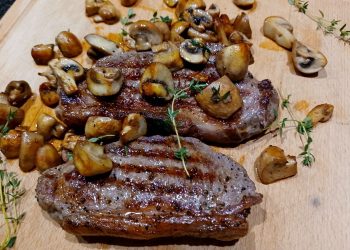 Pan Seared Steak with Mushrooms And Thyme