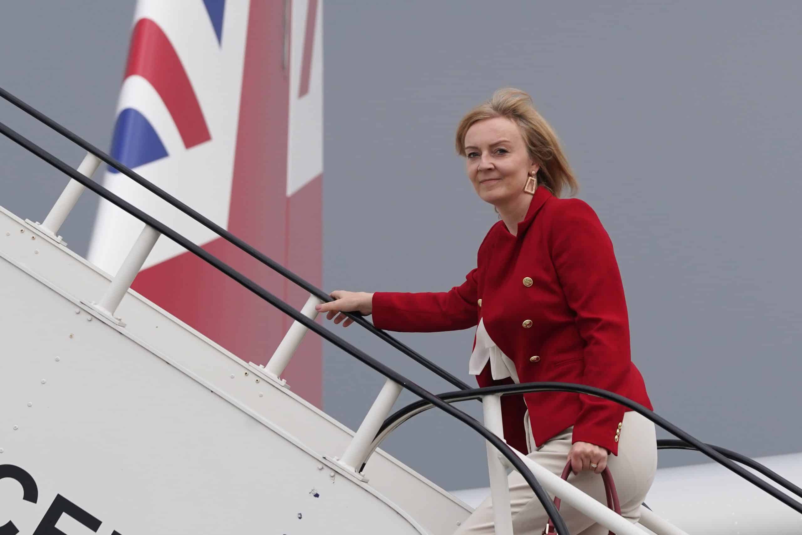 Defence boss slams Truss after she appears to support Brits going to fight in Ukraine