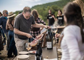 Slicing jambon on a wine trip to Priorat