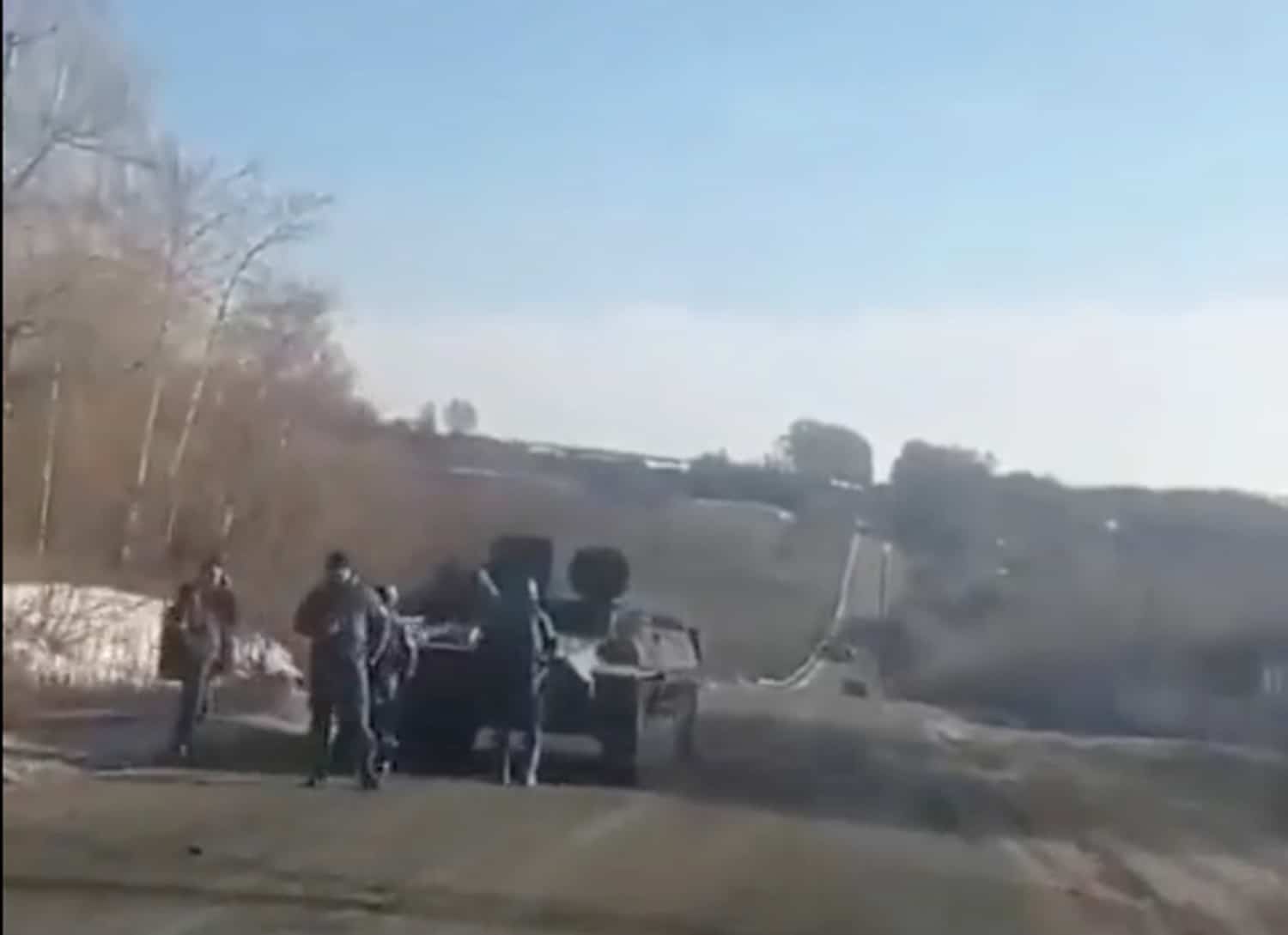 Ukrainian driver asks broken-down soldiers: ‘Want me to tow you back to Russia?’