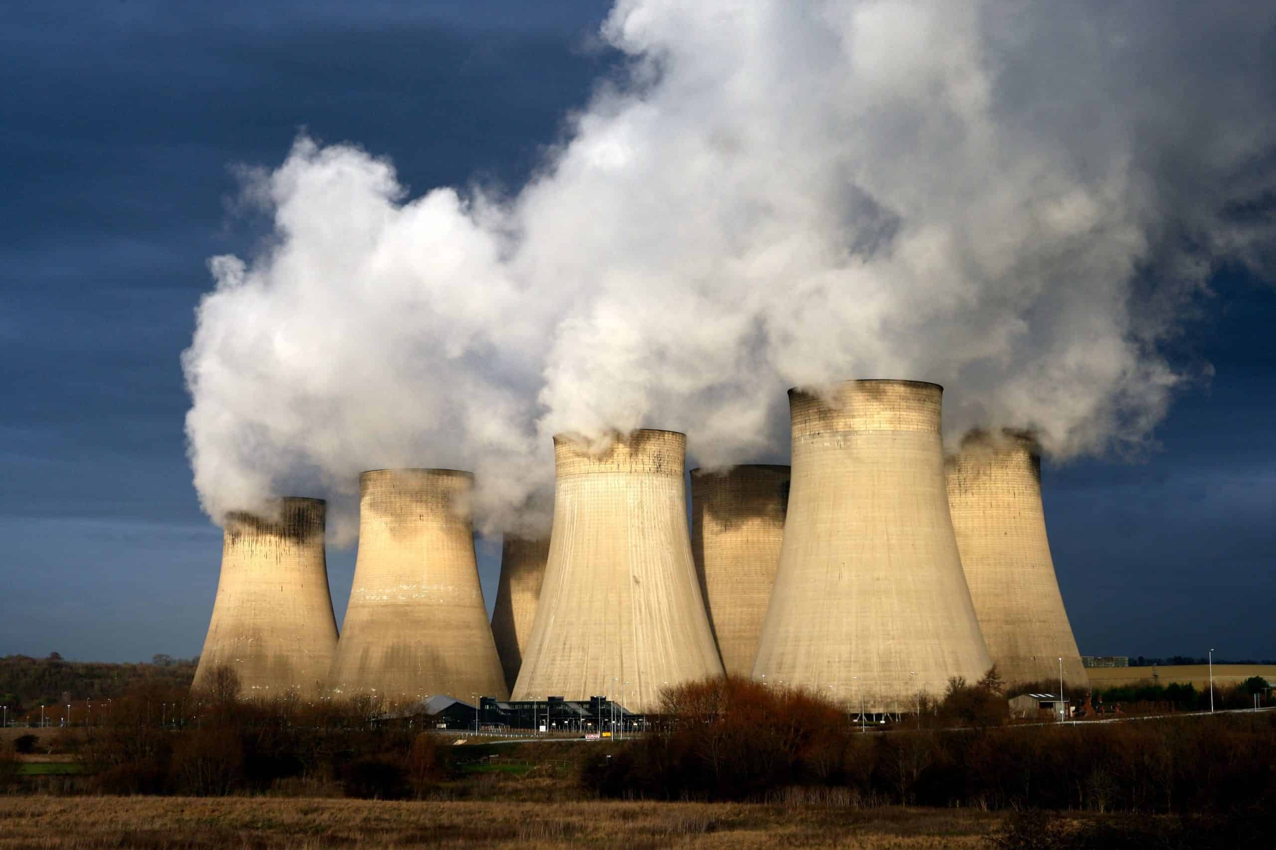 Coal plant. Fossil-fuel Power Plants. Электростанции. В Британии угольных электростанций. Химическая электростанция.
