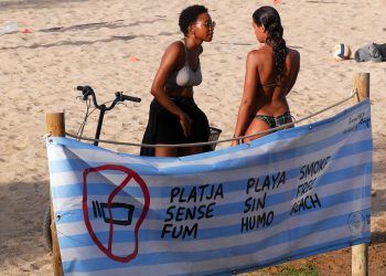 Barcelona beach beaches smoking ban