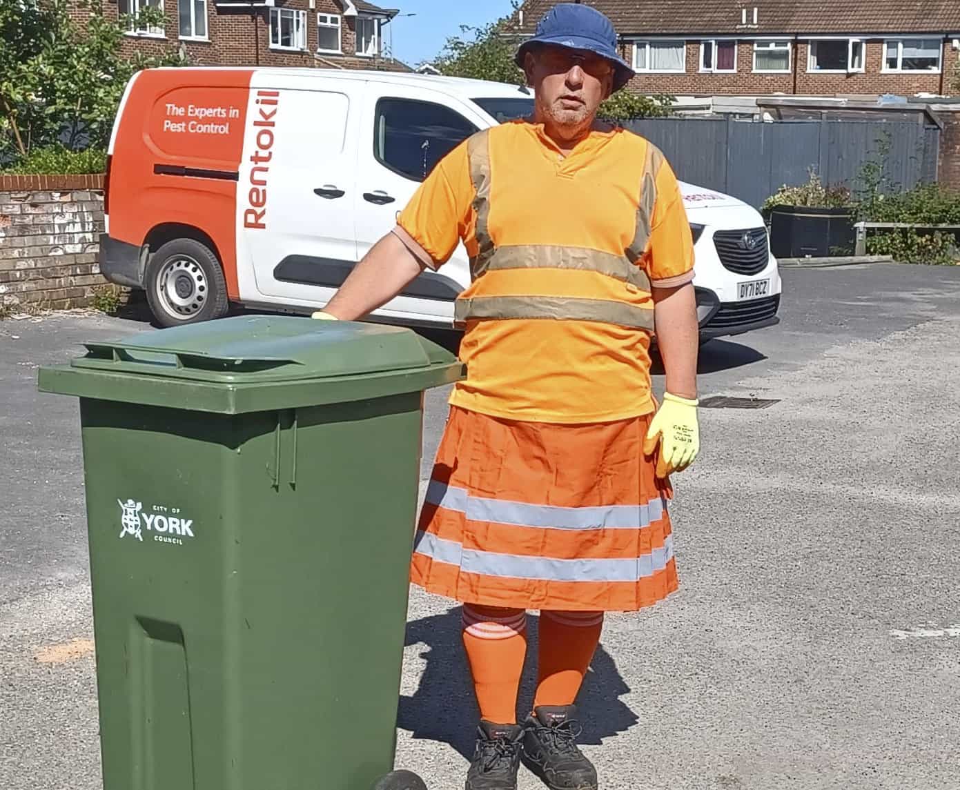 Binman told he couldn’t wear shorts on ‘health and safety’ grounds completed his rounds – in hi vis KILT