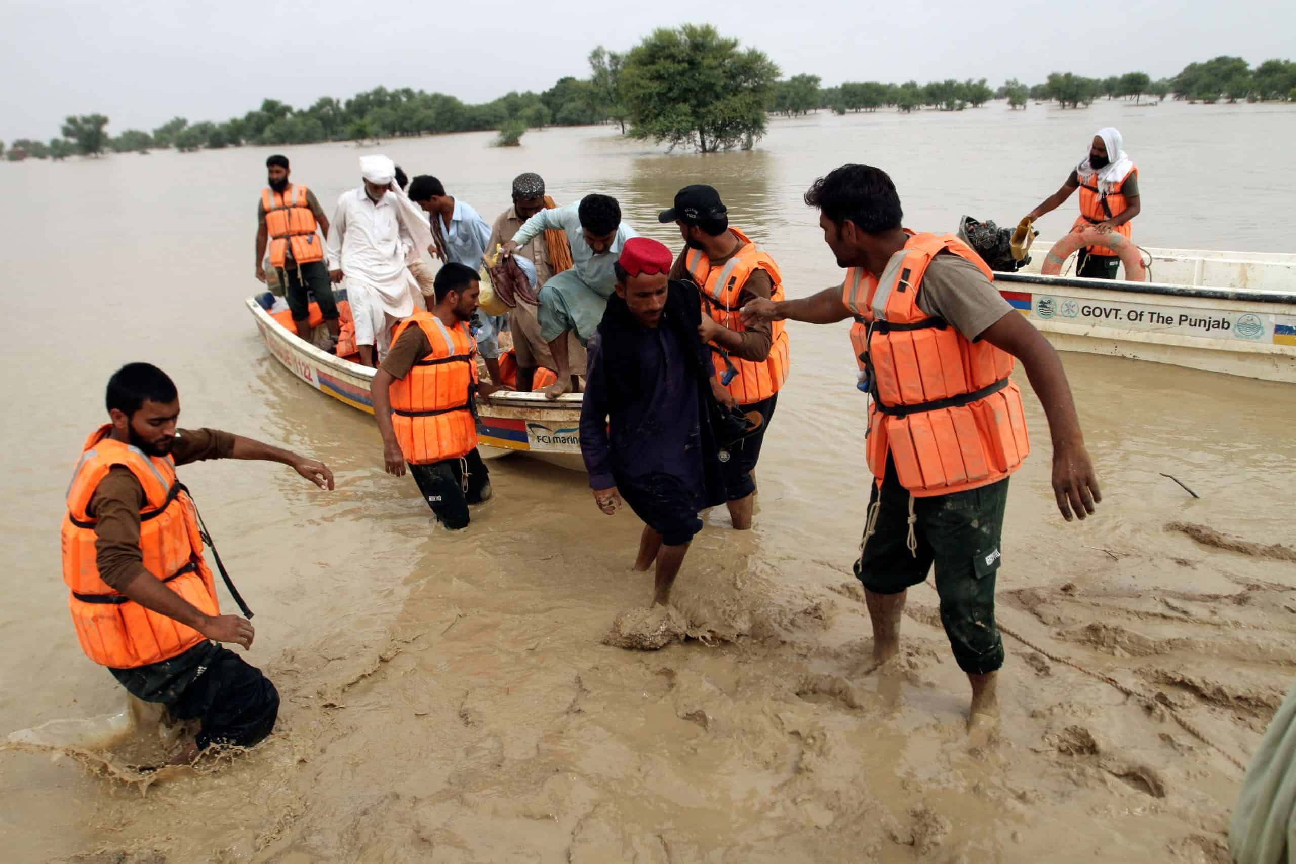 Pakistan flooding deaths pass 1,000 in ‘climate catastrophe’