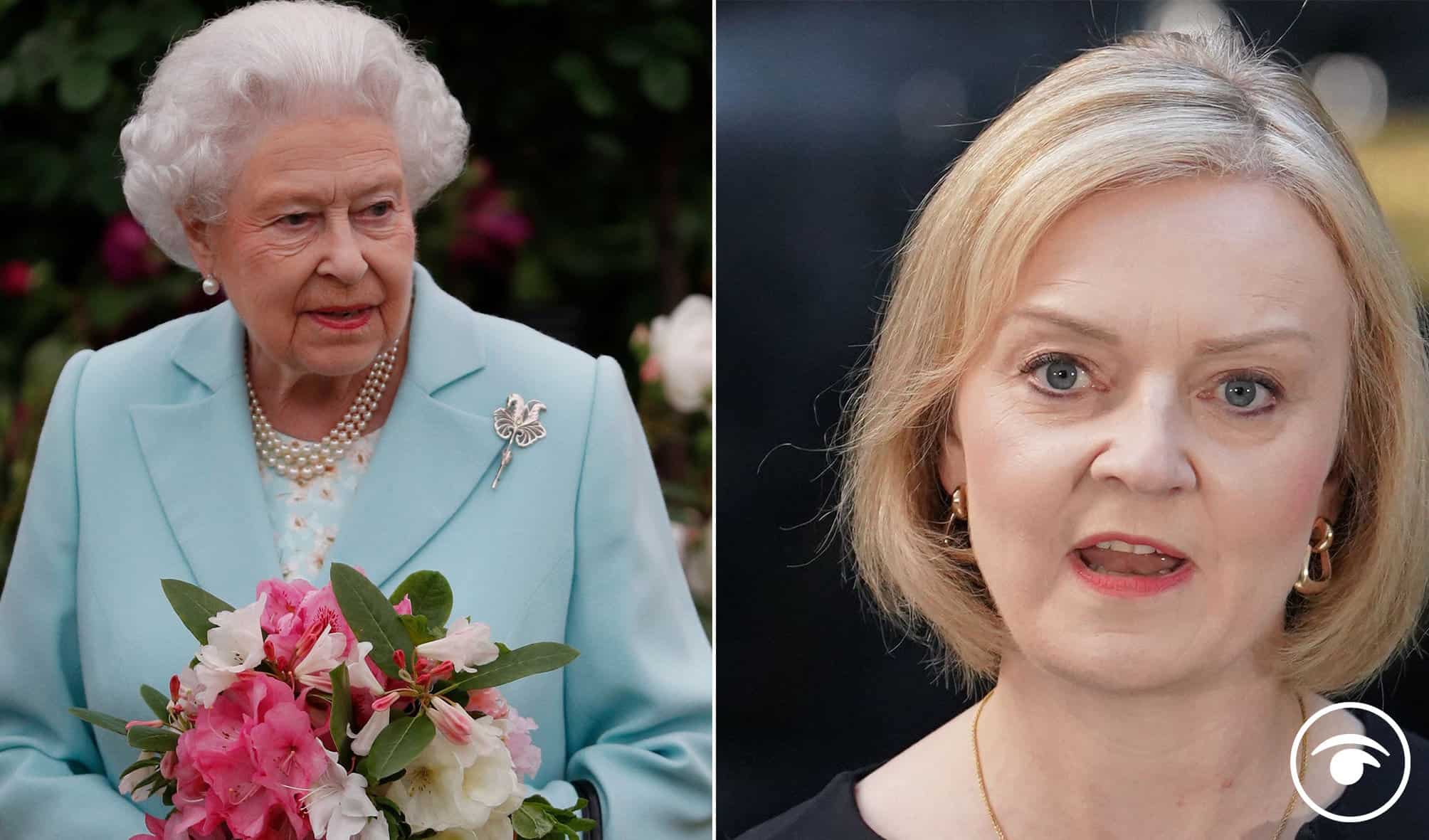 Liz Truss posed for another pic this time to commemorate Queen and people weren’t impressed